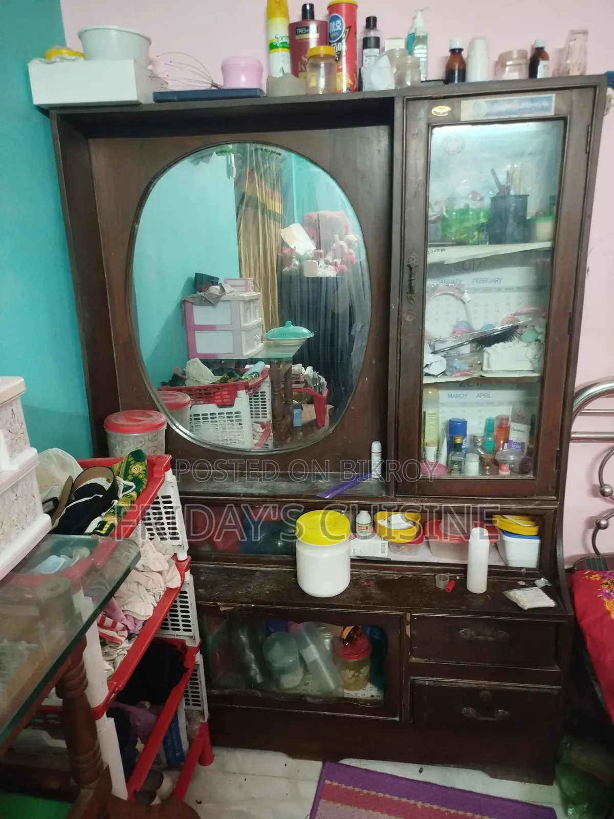 ব্যবহৃত ড্রেসিং টেবিল