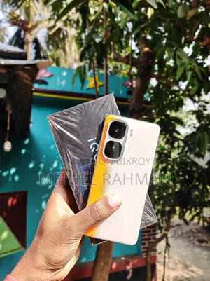 iQOO 256 GB Gold