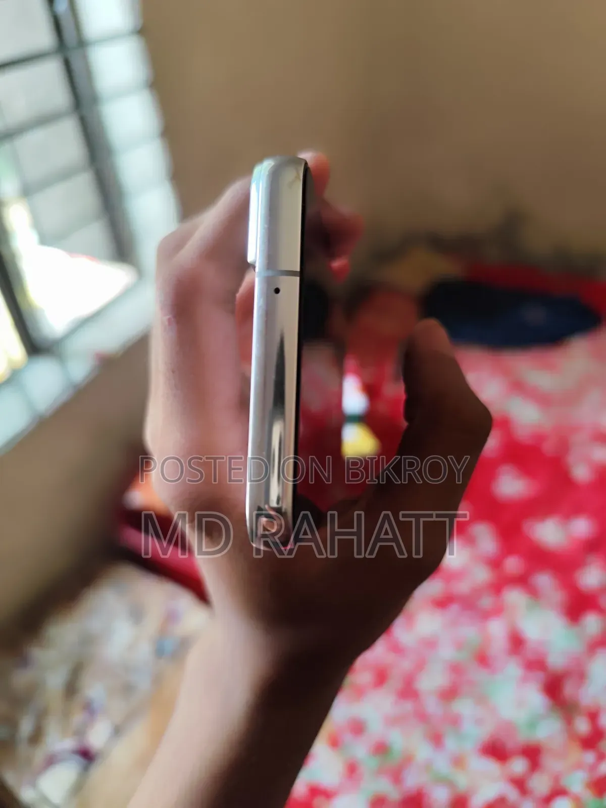 স্যামসাং গ্যালাক্সি এস২২ ৫জি ২৫৬ জিবি হোয়াইট