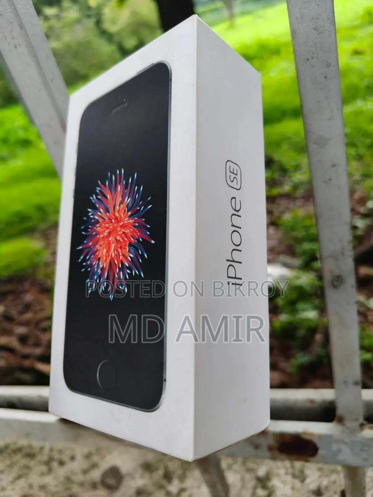 New Apple iPhone SE 64 GB Black