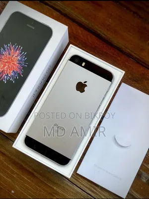 New Apple iPhone SE 64 GB Black
