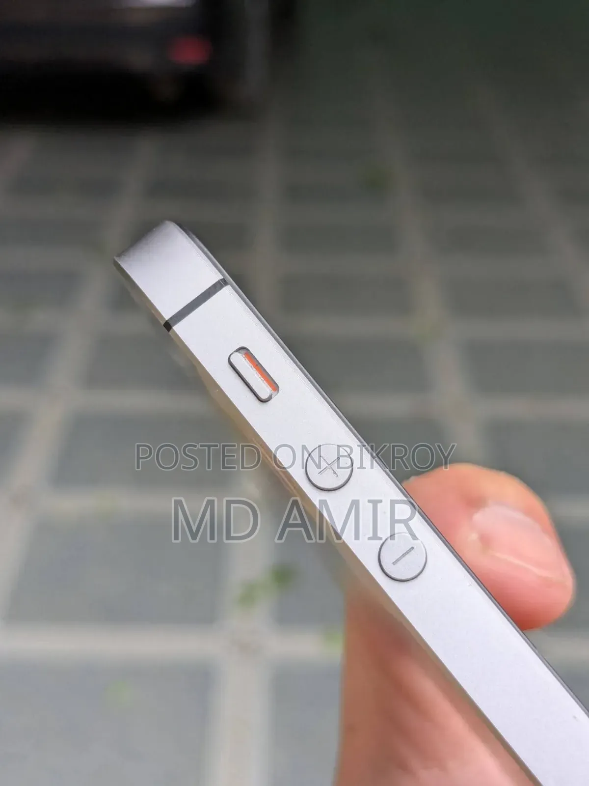 New Apple iPhone SE 64 GB Black