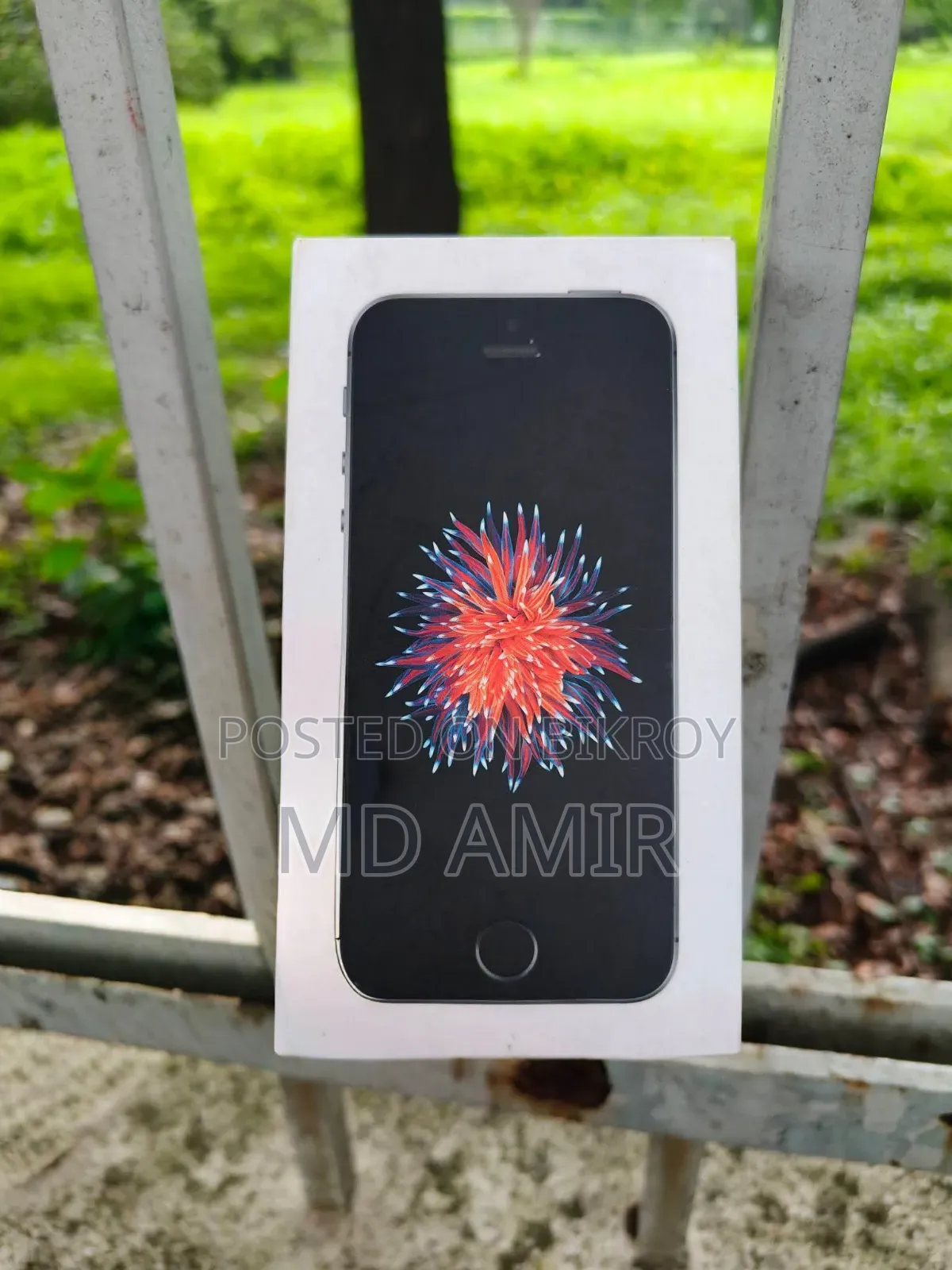 New Apple iPhone SE 64 GB Black