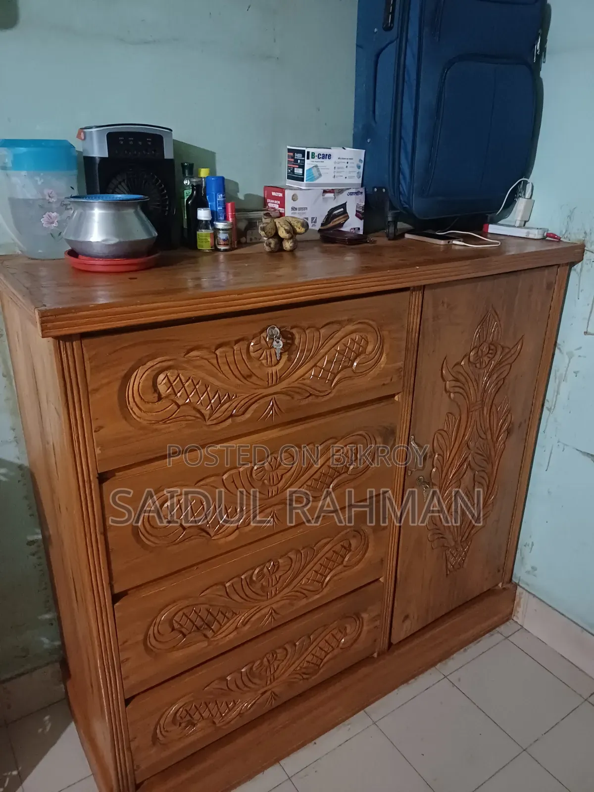 Teak Wood Wardrobe for Sale, 4.5-5 Feet.