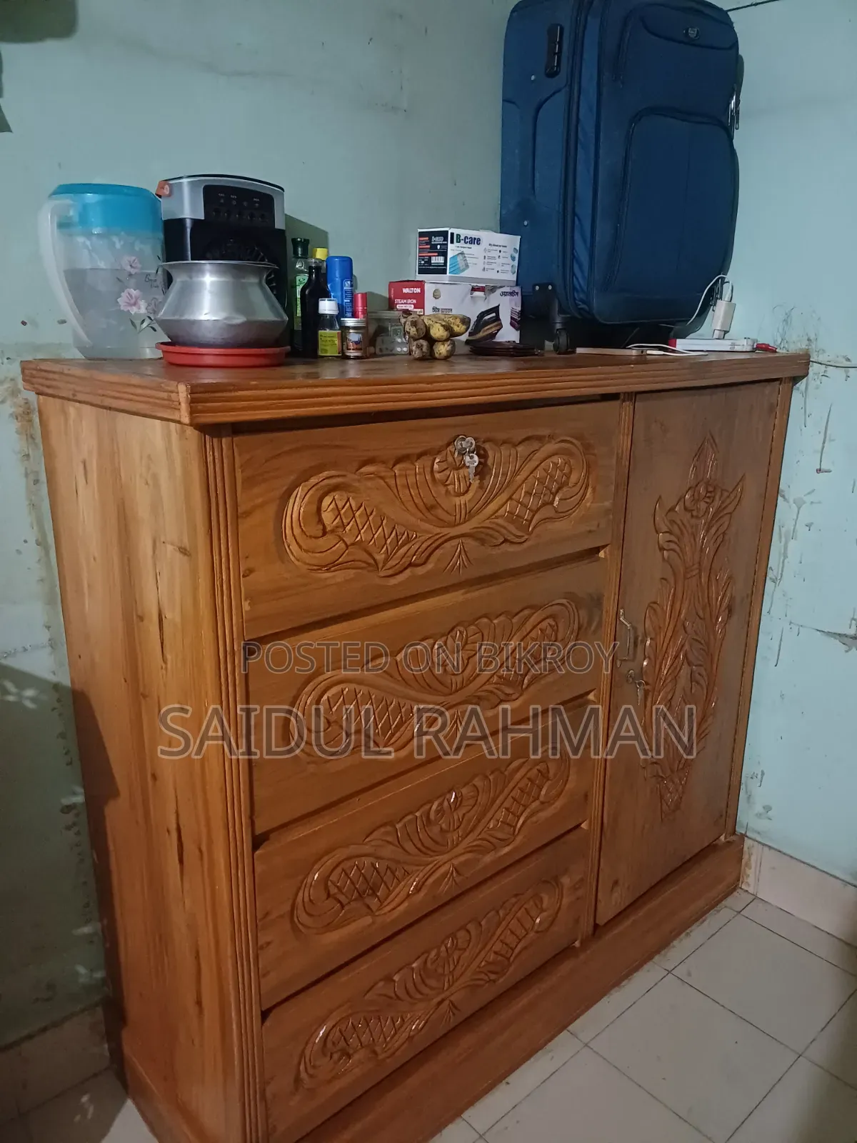 Teak Wood Wardrobe for Sale, 4.5-5 Feet.