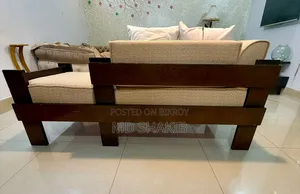 🛋️ Mahogany wood divan / sofa for sale