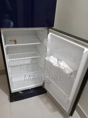 একটি ফ্রীজ বিক্রি হবে