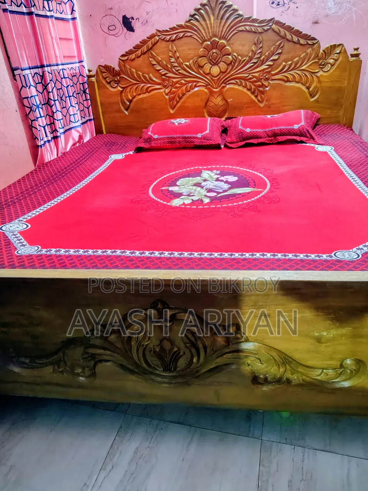 High-quality 6/7 feet bed made of Shilkoroi wood.