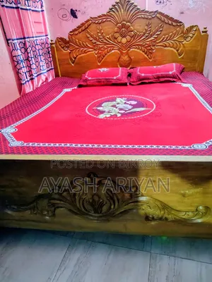 High-quality 6/7 feet bed made of Shilkoroi wood.