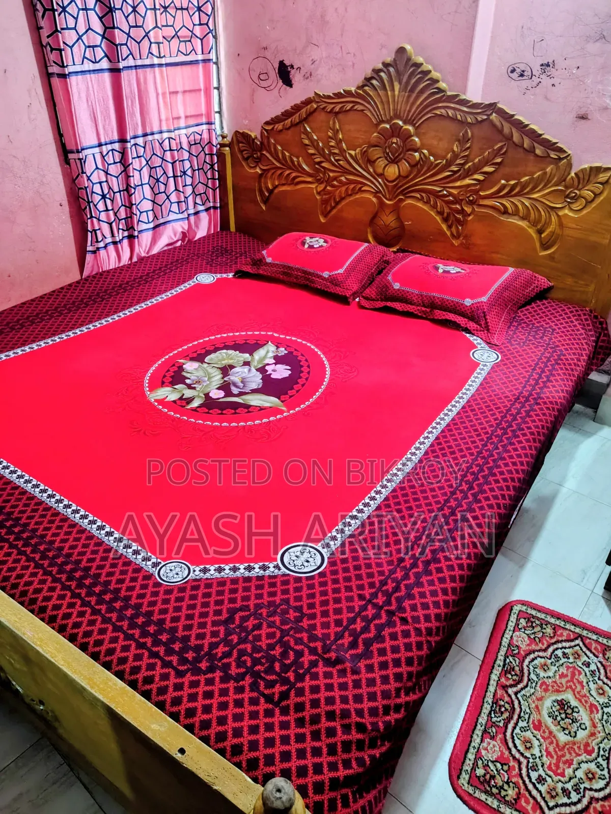 High-quality 6/7 feet bed made of Shilkoroi wood.