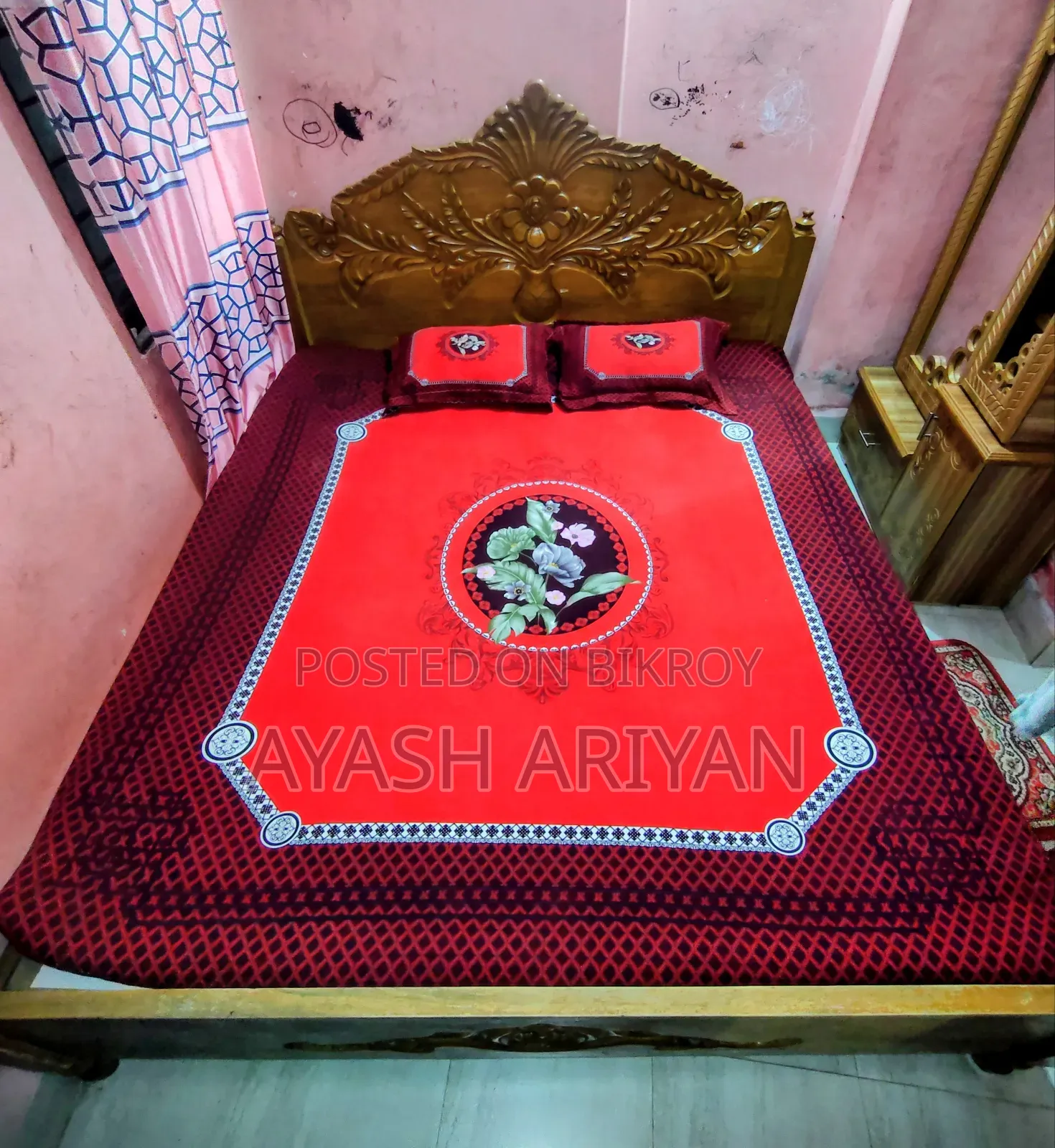 High-quality 6/7 feet bed made of Shilkoroi wood.
