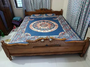 Chittagong Teak Wood Used Bed for Sale, Size 6 feet × 7 feet.