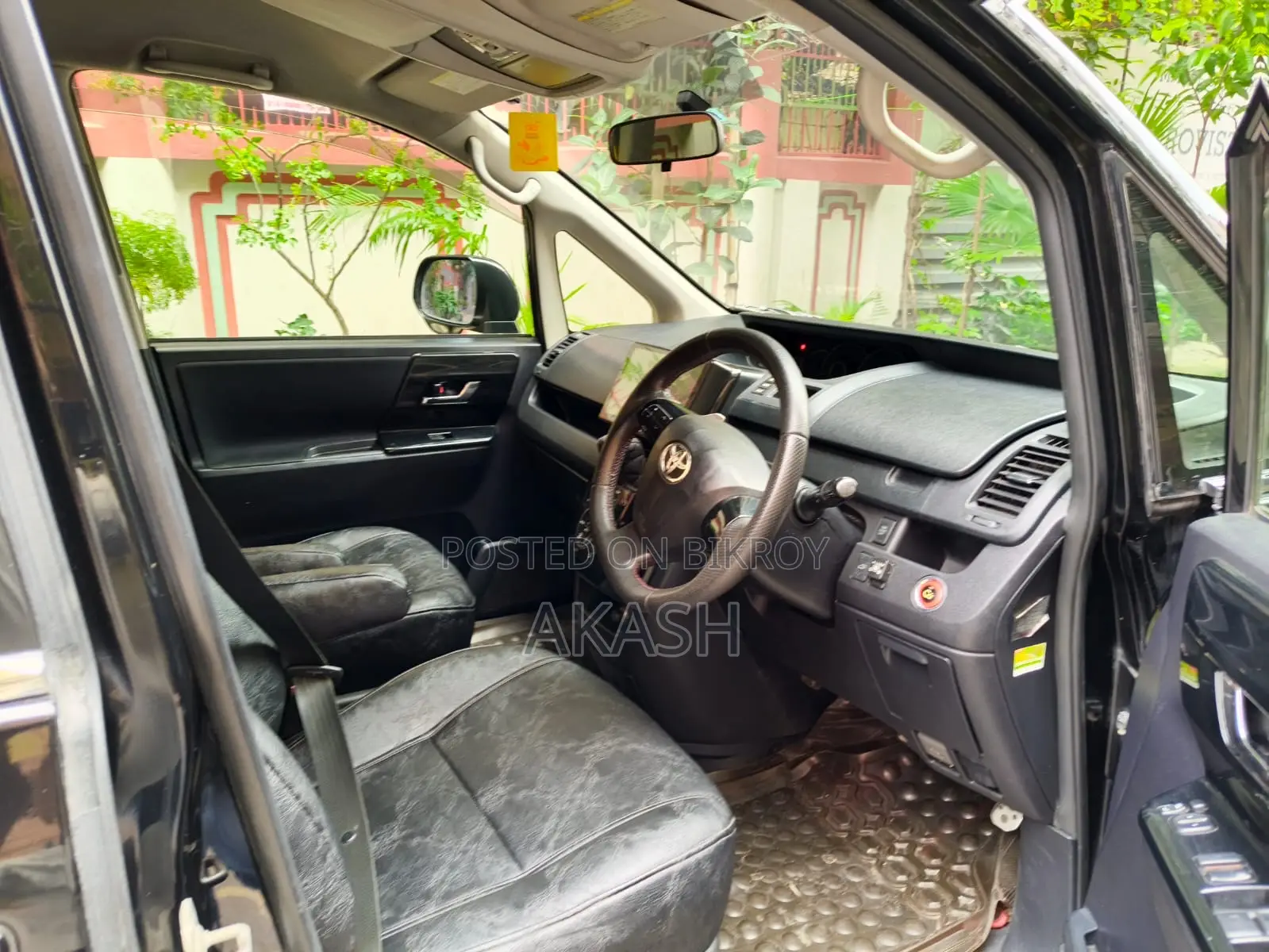 Toyota Noah 2.0 158hp FWD (7 Seater) 2011 Black