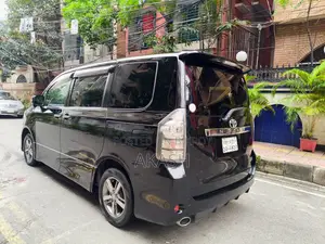 Toyota Noah 2.0 158hp FWD (7 Seater) 2011 Black