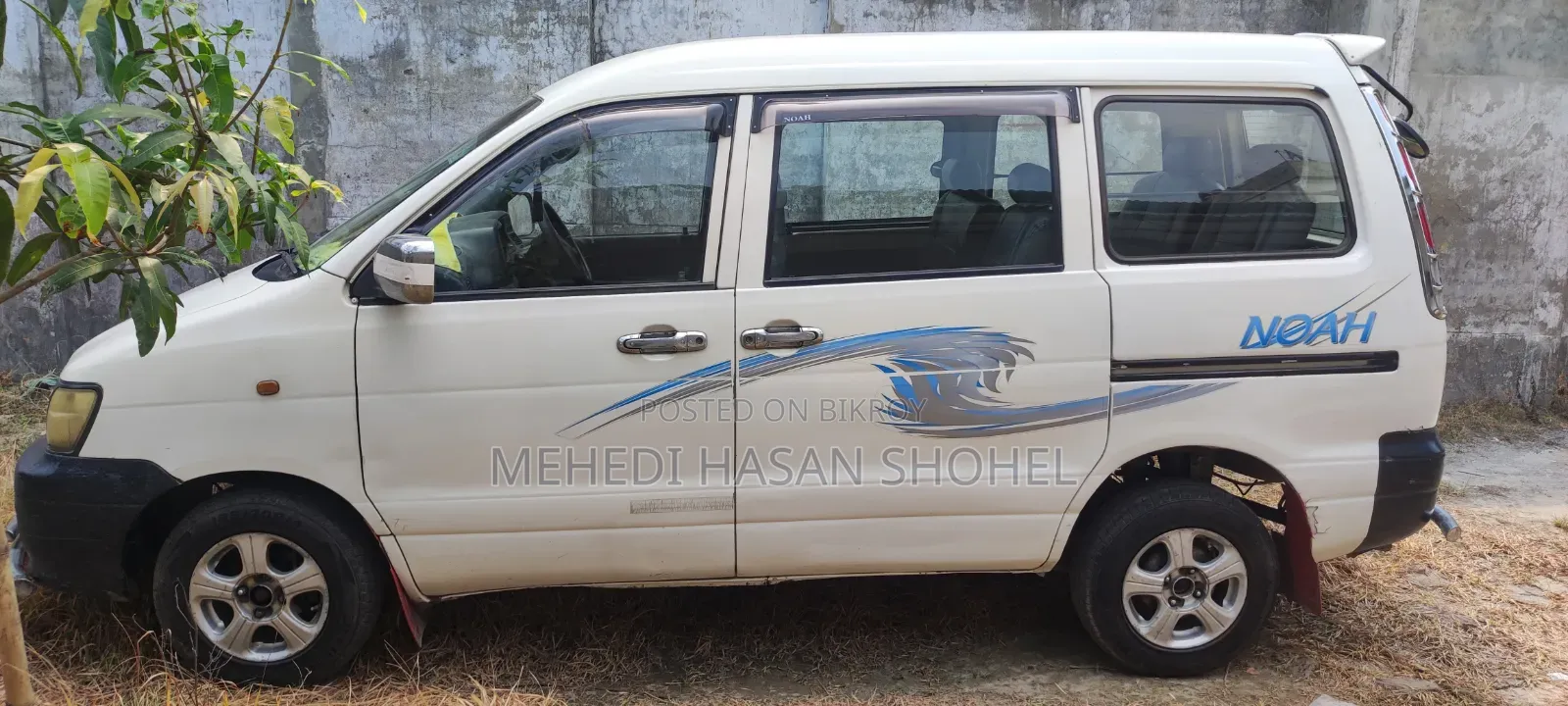 Toyota Noah 2001 White