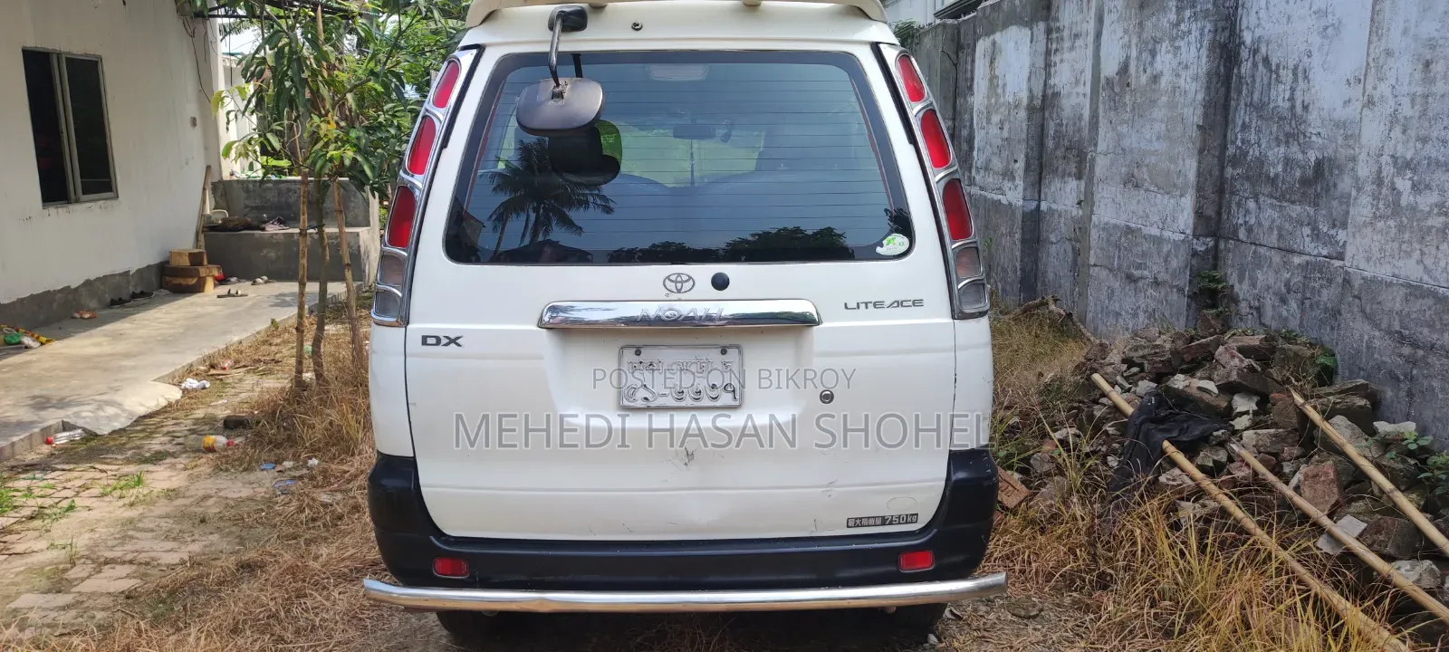 Toyota Noah 2001 White