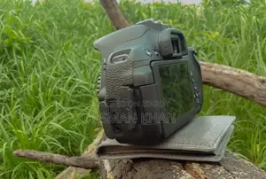 Canon Eos 700d + 50mm Prime Lens