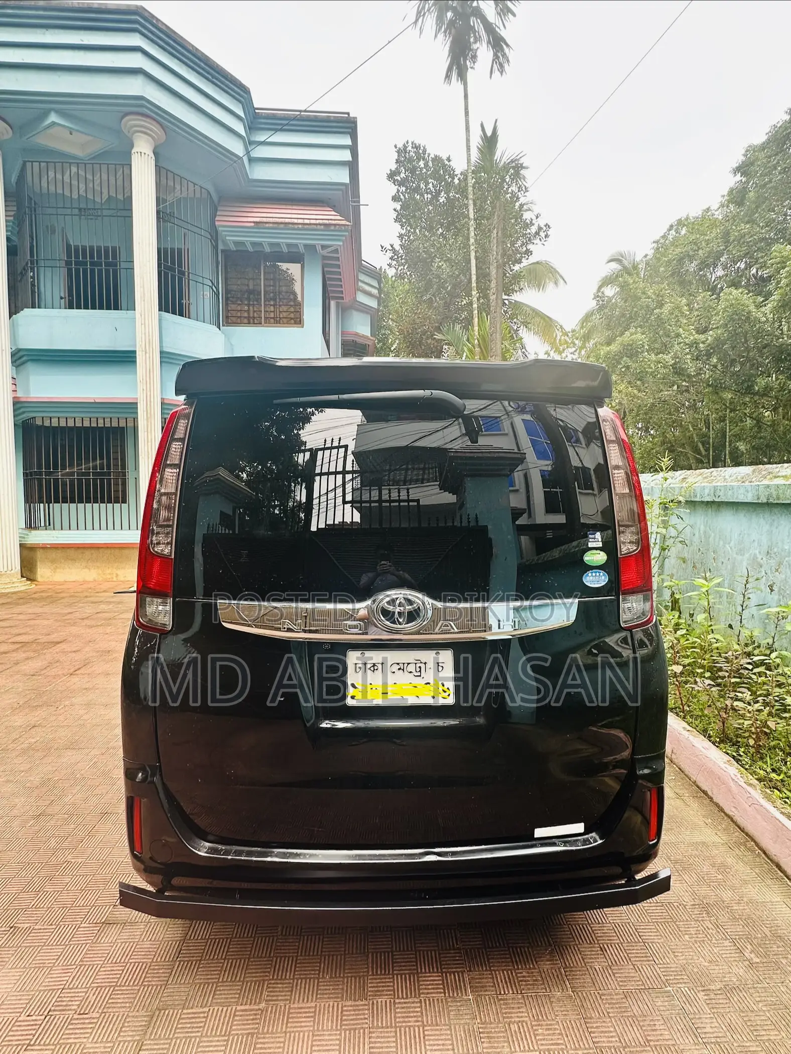 Toyota Noah 2.0 AWD (8 Seater) 2014 Black