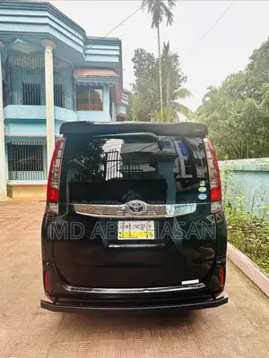 Toyota Noah 2.0 AWD (8 Seater) 2014 Black