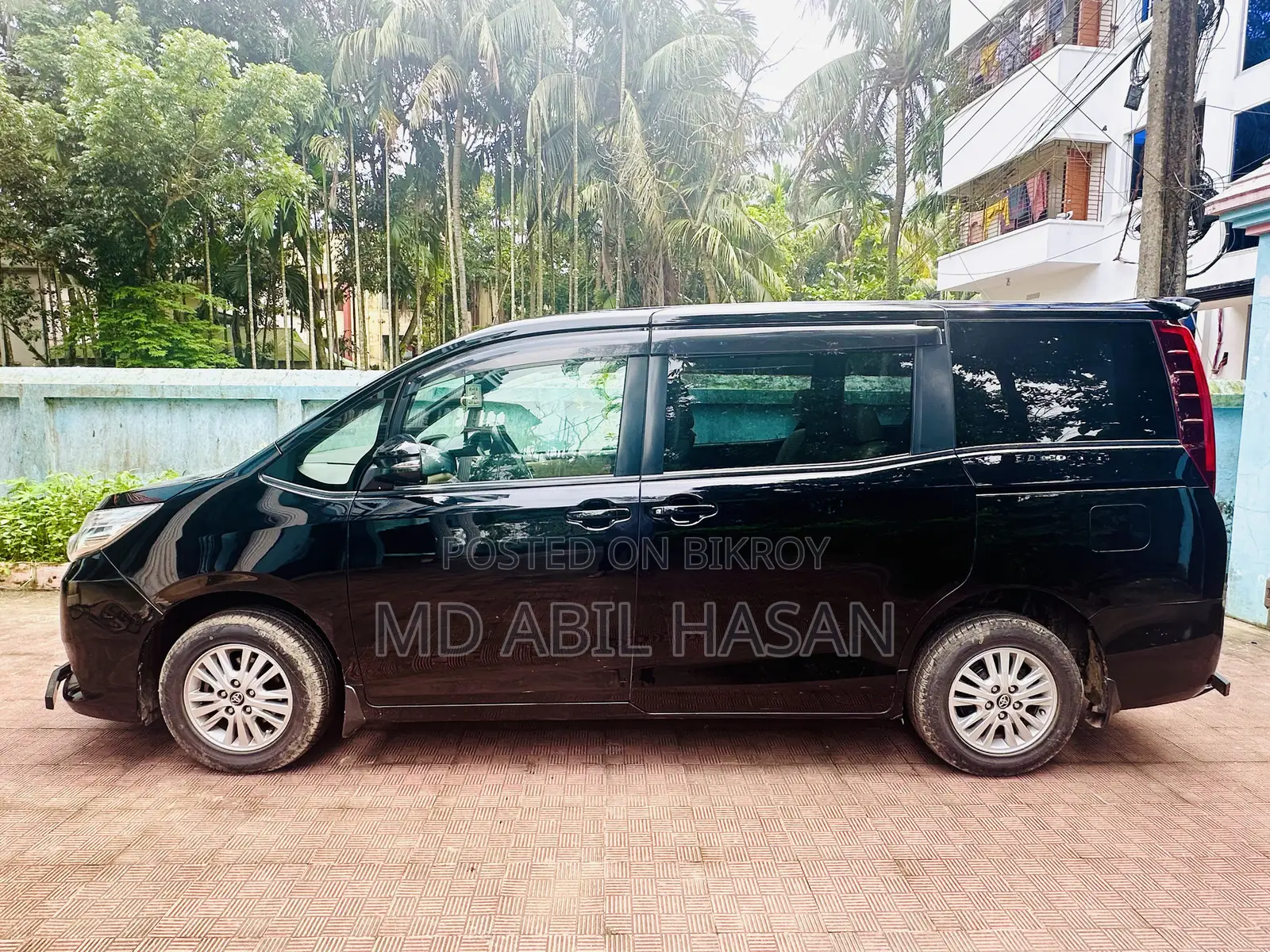 Toyota Noah 2.0 AWD (8 Seater) 2014 Black