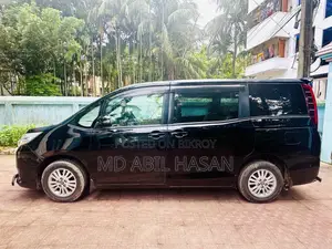Toyota Noah 2.0 AWD (8 Seater) 2014 Black