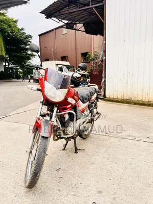 Yamaha 2006 Red