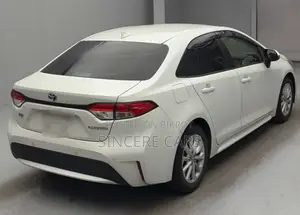 টয়োটা করোলা ২০২১ পার্ল