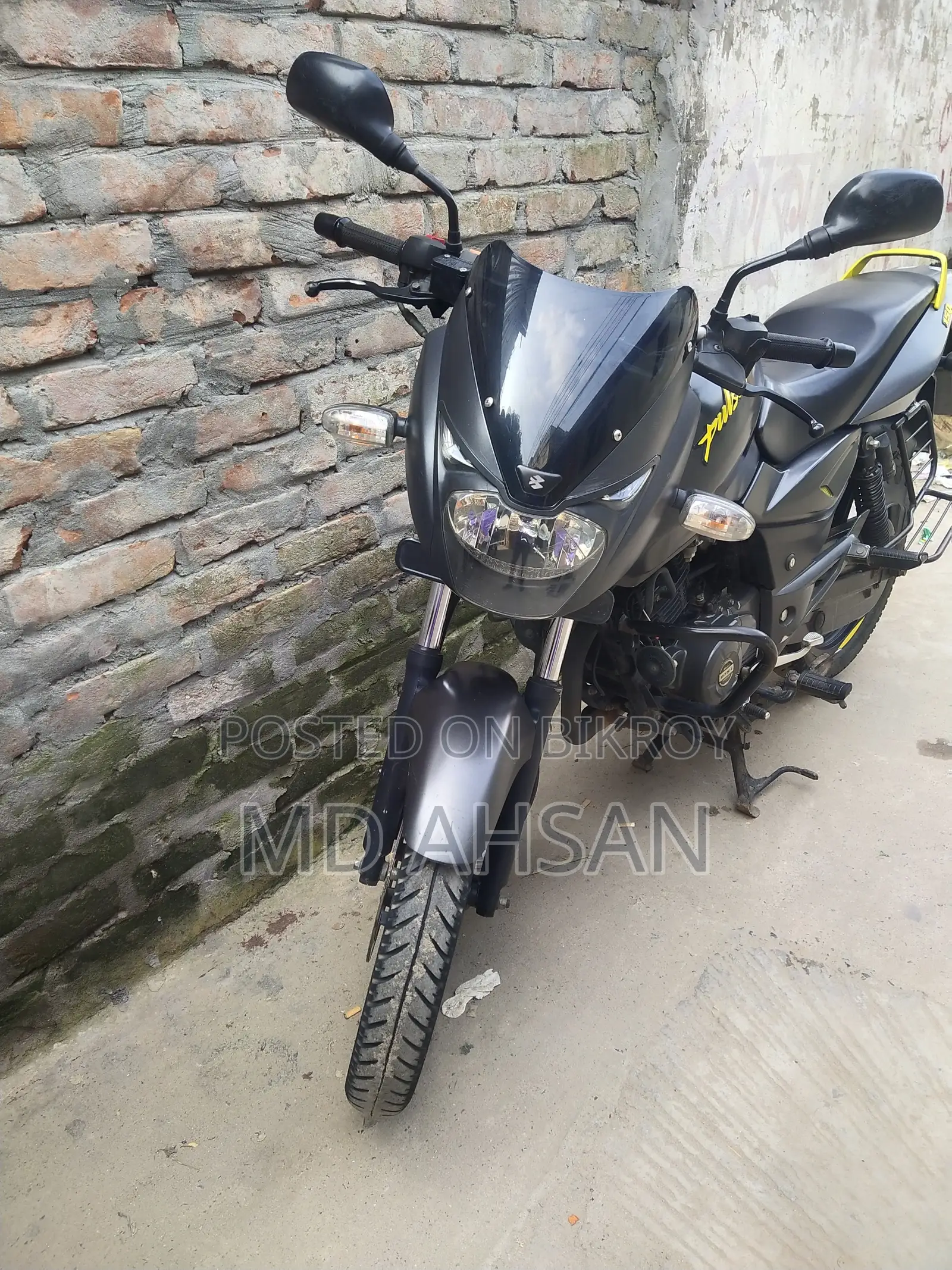 Bajaj Pulsar 150 2019 Yellow