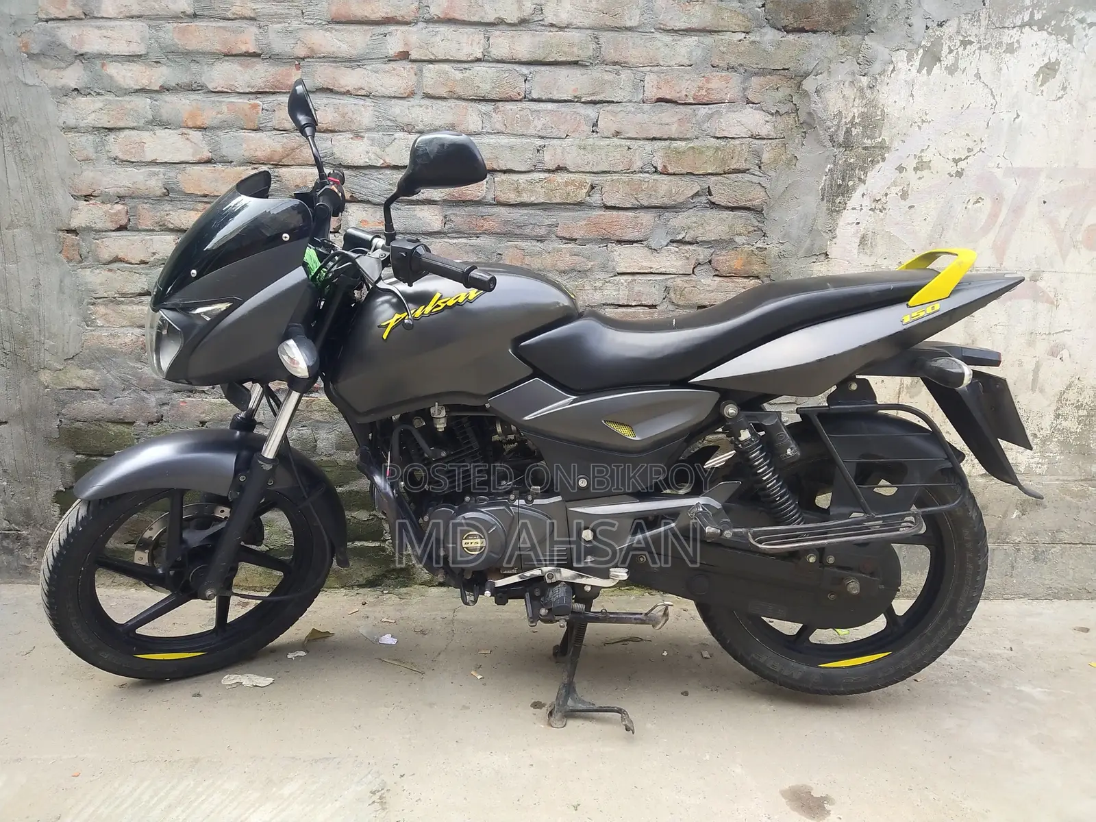 Bajaj Pulsar 150 2019 Yellow