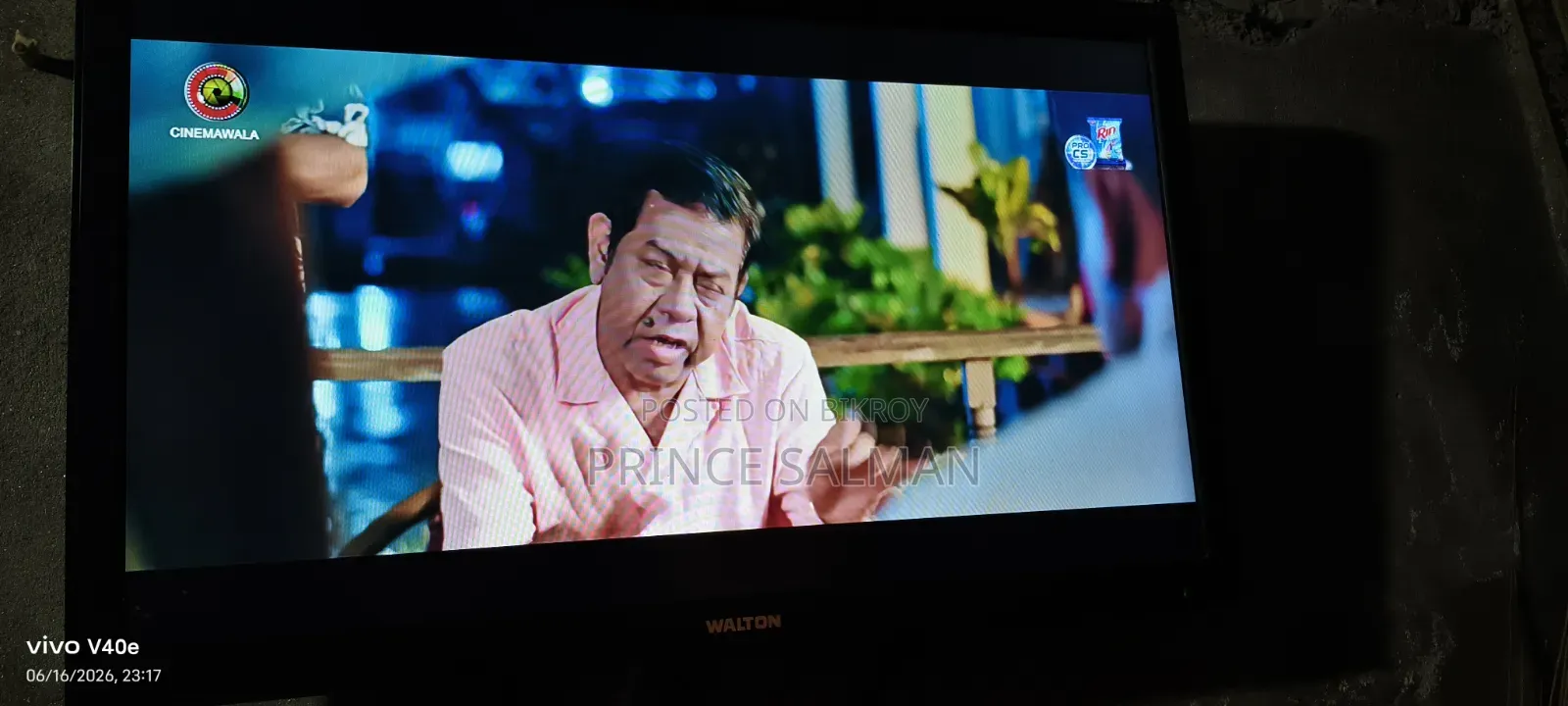 Walton 24" TV