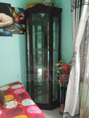 Corner Showcase