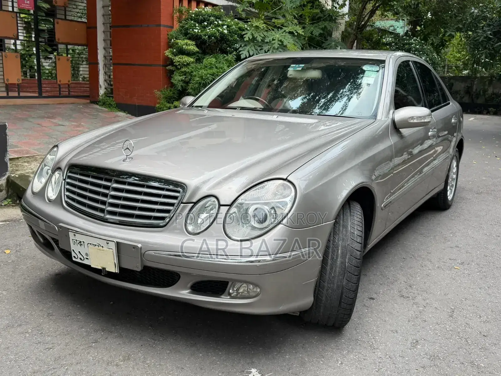 Mercedes-Benz E240 2003 Beige