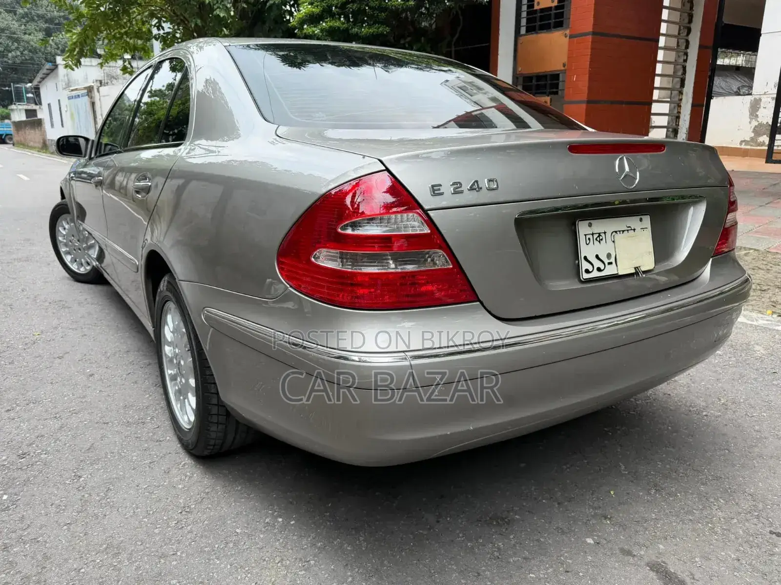 Mercedes-Benz E240 2003 Beige