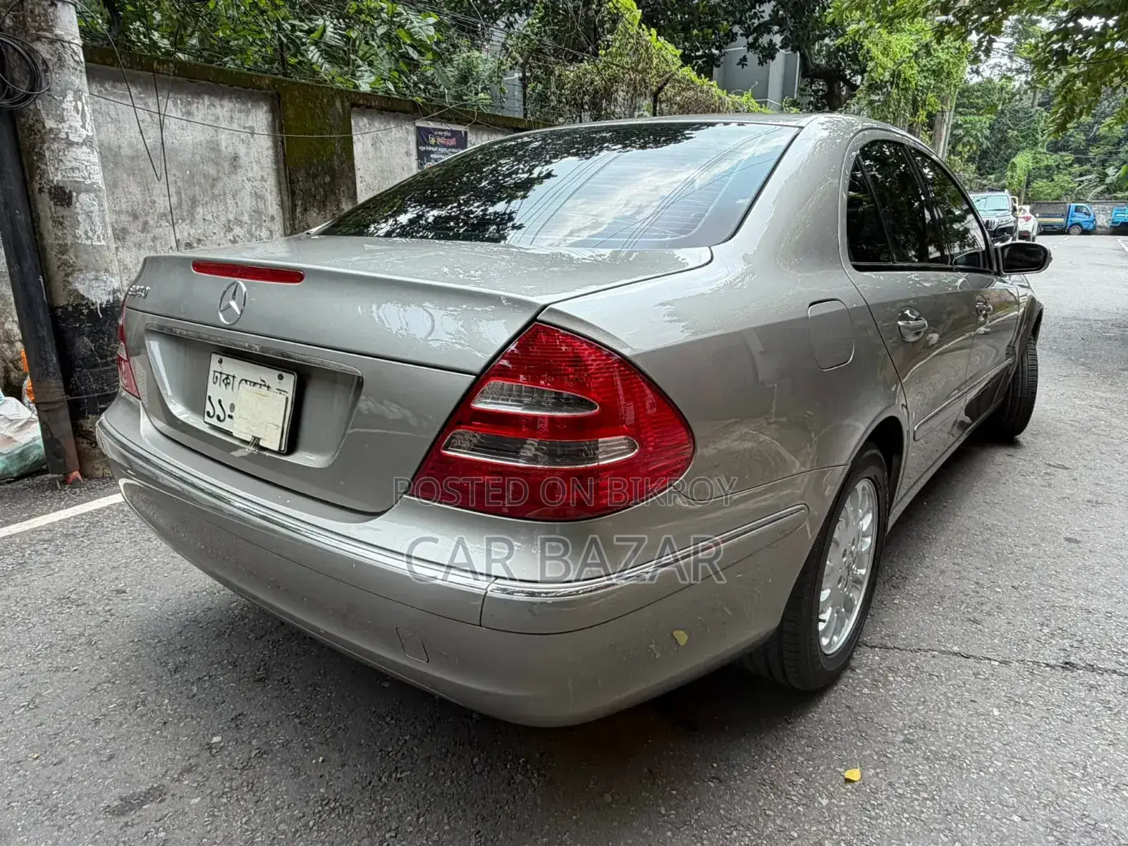 Mercedes-Benz E240 2003 Beige
