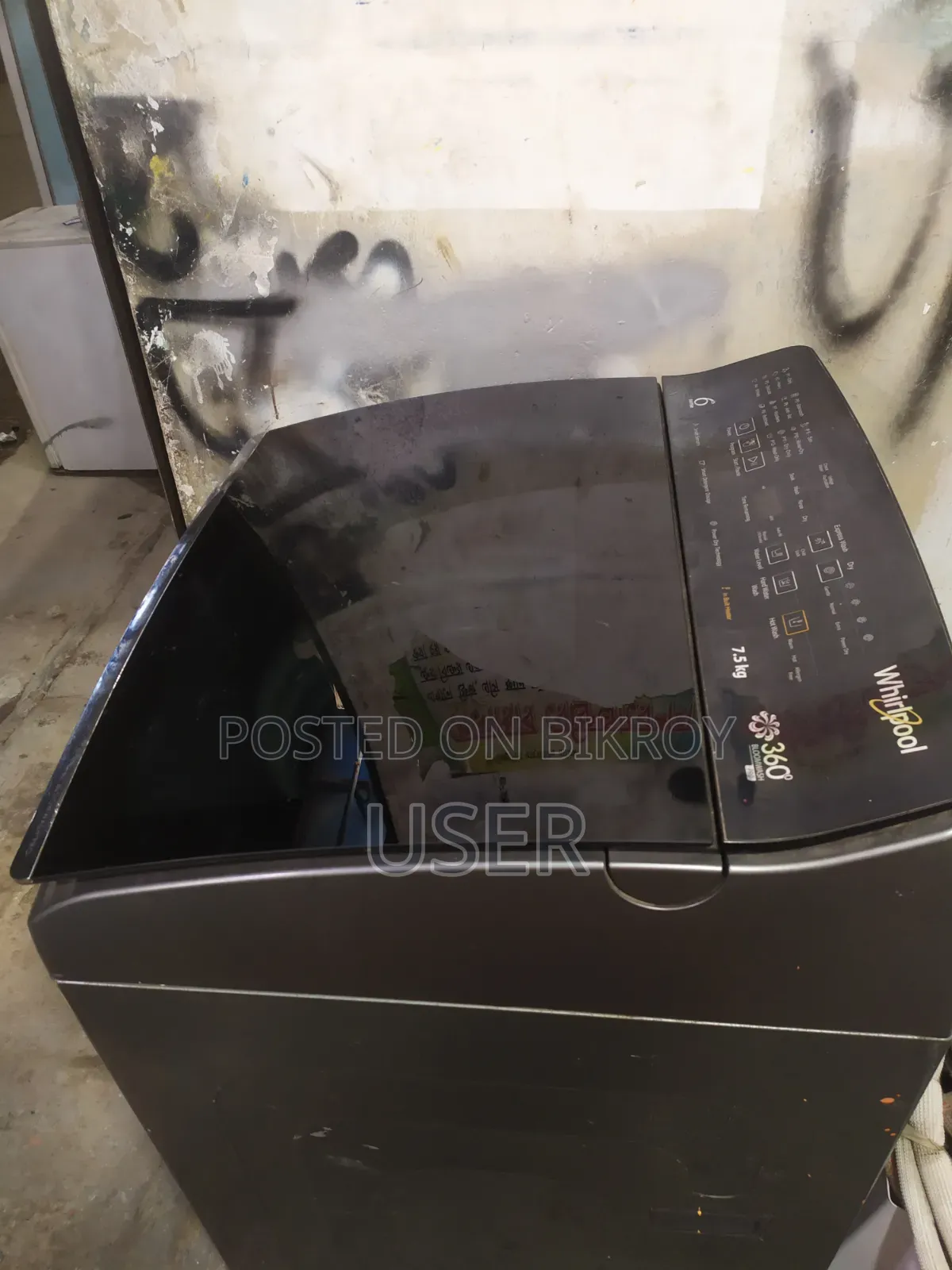 A 7.5 kg Washing Machine in fresh condition