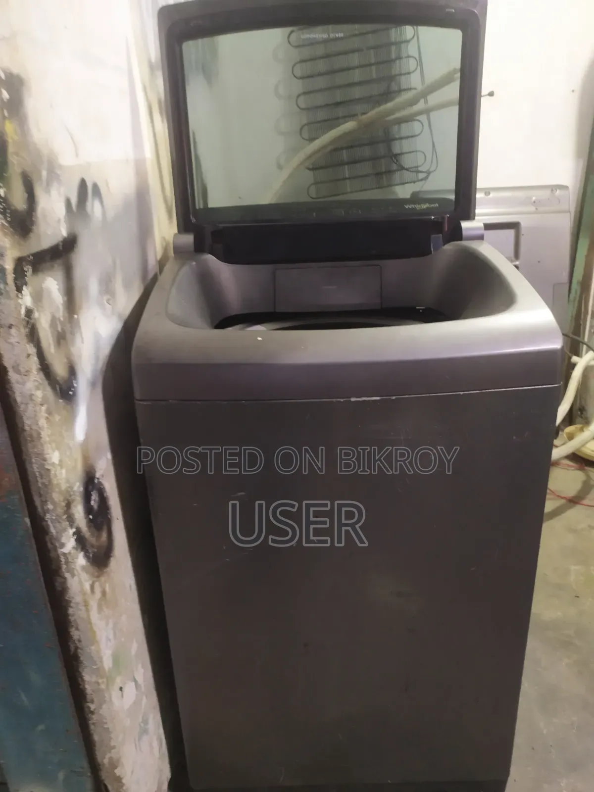 A 7.5 kg Washing Machine in fresh condition
