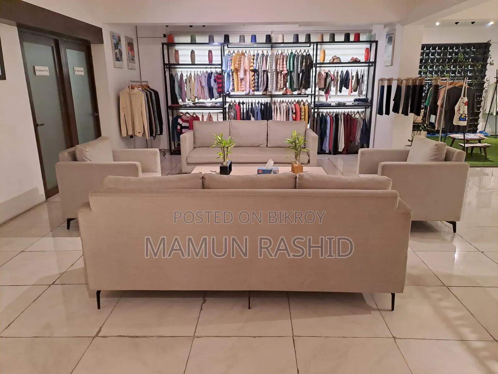 প্রিমিয়াম কোয়ালিটির অফ-হোয়াইট সোফা সেট বিক্রির জন্য (৮-সিটার)