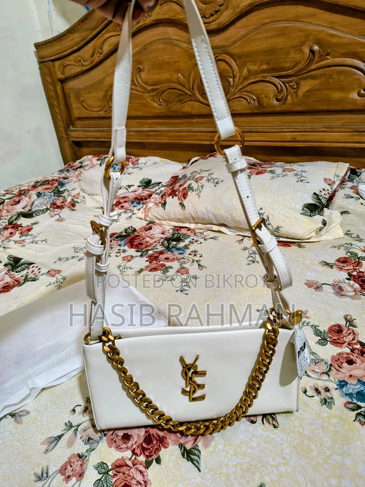 মহিলাদের হ্যান্ড ব্যাগ বা পার্স