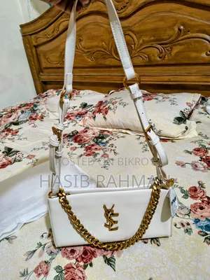 মহিলাদের হ্যান্ড ব্যাগ বা পার্স