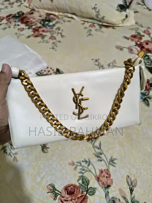 মহিলাদের হ্যান্ড ব্যাগ বা পার্স