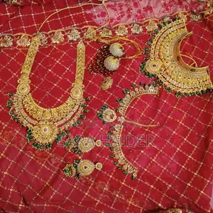 বিয়ের জুয়েলারি বিক্রি হবে।