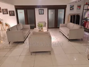 প্রিমিয়াম কোয়ালিটির অফ-হোয়াইট সোফা সেট বিক্রির জন্য (৮-সিটার)
