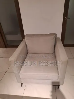 প্রিমিয়াম কোয়ালিটির অফ-হোয়াইট সোফা সেট বিক্রির জন্য (৮-সিটার)