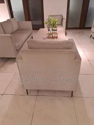 প্রিমিয়াম কোয়ালিটির অফ-হোয়াইট সোফা সেট বিক্রির জন্য (৮-সিটার)