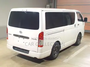 Toyota HiAce 2022 Pearl