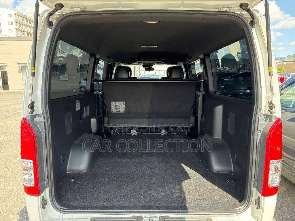 Toyota HiAce 2022 Pearl