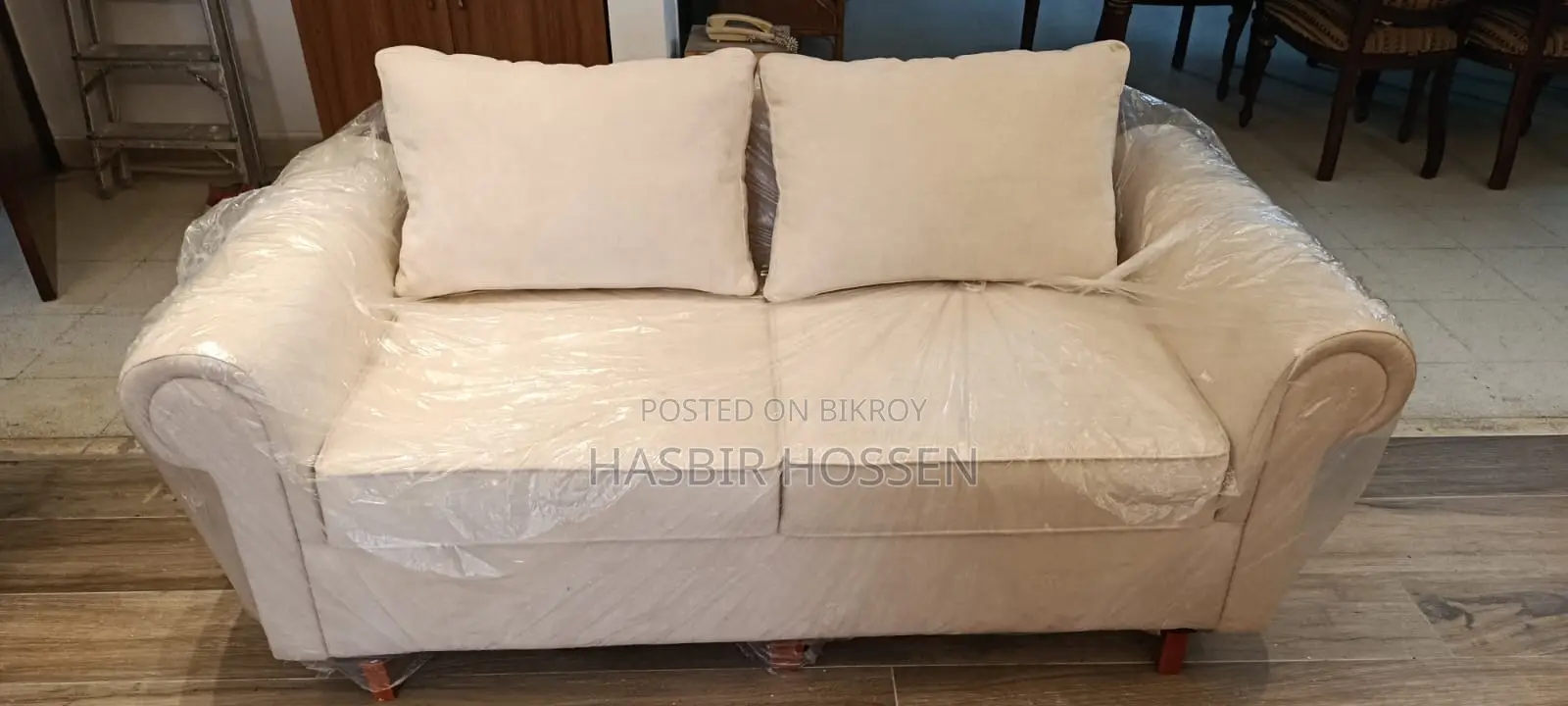 Total 5 Seater (2-seater and 3-seater sofa).