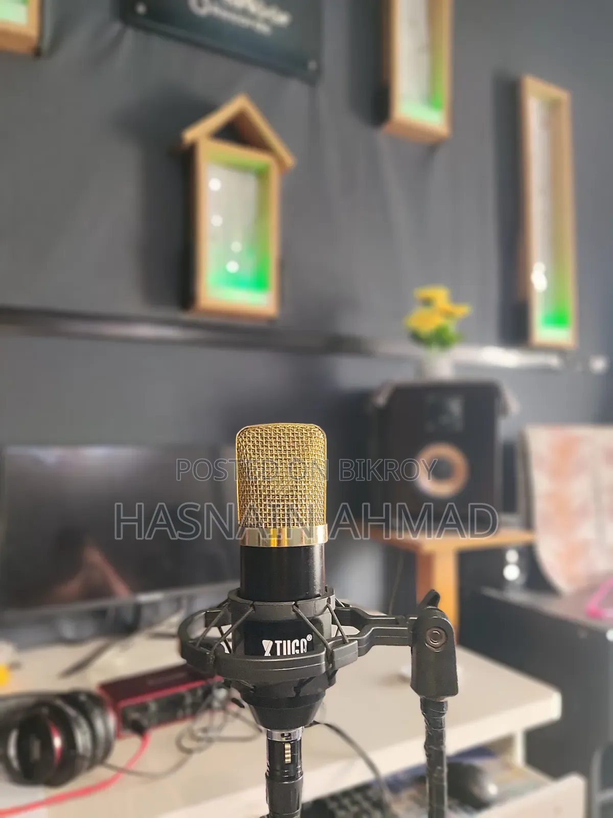 Full fresh condition, like new. E22 Sound Card Xtuga Microphone
