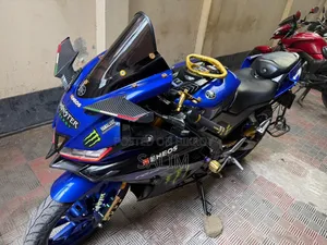 ইয়ামাহা আর১৫ ভি৩ ২০২৩ নীল