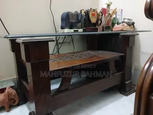 সেন্টার টেবিল